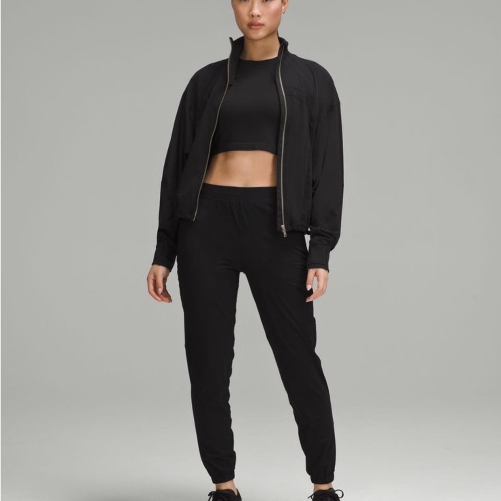 Lululemon Black Joggers Women’s Sz 6